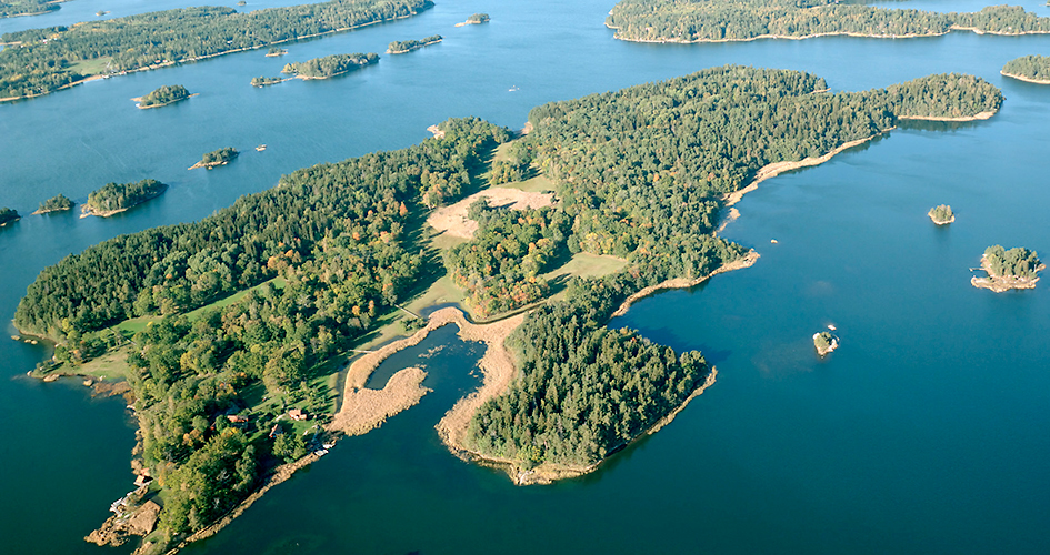 Flygfoto över Ängsö nationalpark.