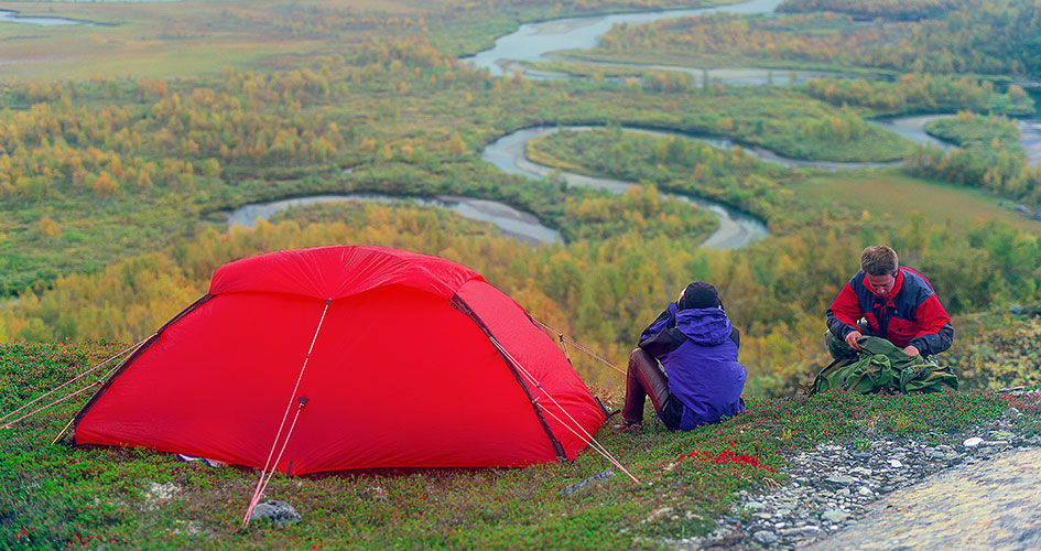 Tält med utsikt över Vadvetjåkka.
